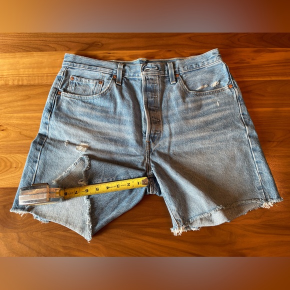 Levi’s  501 Premium Jean Shorts 33W, 6 inch inseam, slightly Distressed - Picture 4 of 7